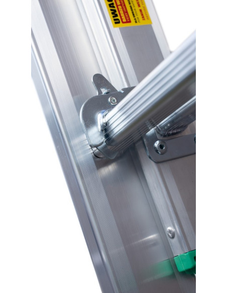 Haki blokujące drabinę przed złożeniem