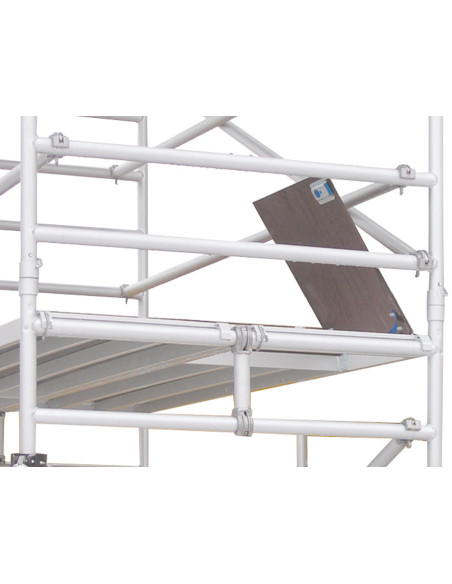 Otwarty właz podestu rusztowania Drabex RA 1120 SR-R