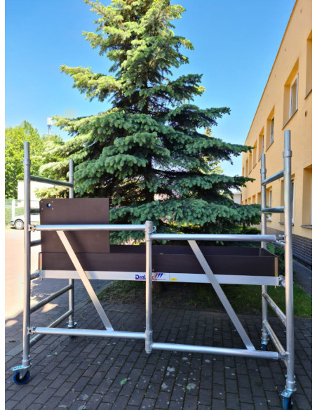 Rusztowanie Drabex RS 1100 R z otwartą klapą podestu