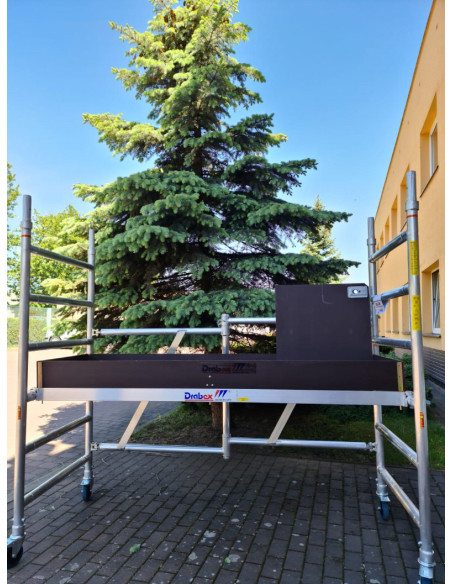 Rusztowanie Drabex RS 1100 R z otwartą klapą podestu