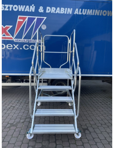 Bezpieczne schody magazynowe