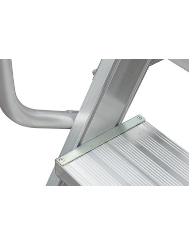 Schodek antypoślizgowy podestu