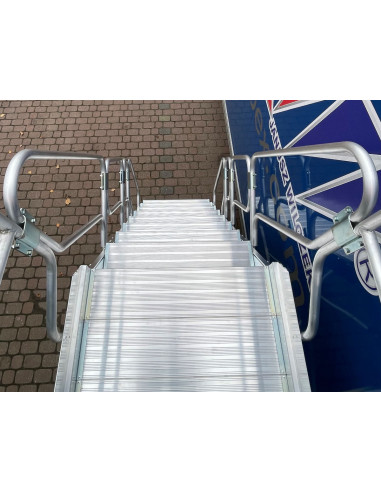 Schody aluminiowe widok z podestu