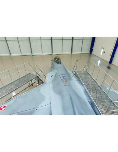 Podesty serwisowe obok odrzutowca