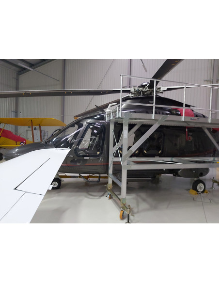 Podest serwisowy przy helikopterze